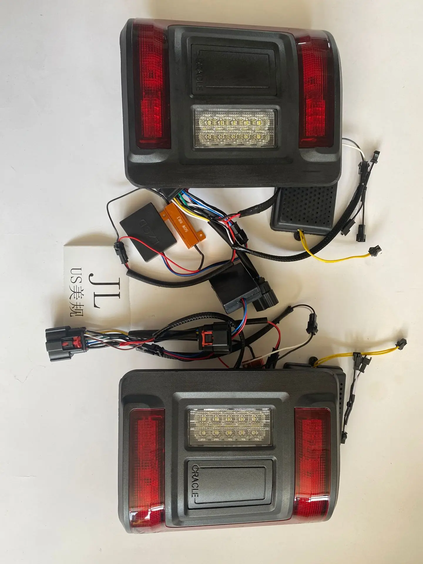 

Светодиодные задние фонари бордюр Wrangler подходят для задних фонарей тормозов и заднего хода Jeep Wrangler 2018-2025 гг.