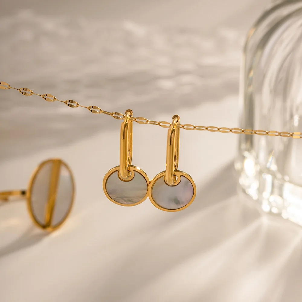 

Stainless Steel Temperament White Shell Earrings Fashion 18K Gold Waterproof Vintage Jewelry for Women