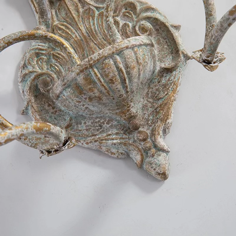 Французская антикварная железная настенная лампа с двойной головкой