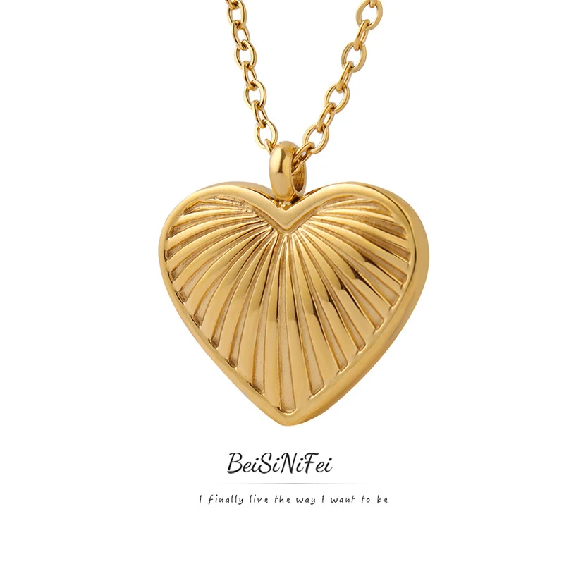 

Trendy retro sexy elegant French style accessories niche design love strip texture French necklace Titanium steel 18K gold