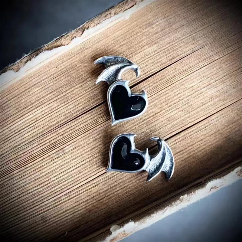 

Gothic Punk Vintage Cute Enamel Love Heart Little Devil Wing Stud Earrings for Women Hip Hop Statement Party Earrings Jewelry