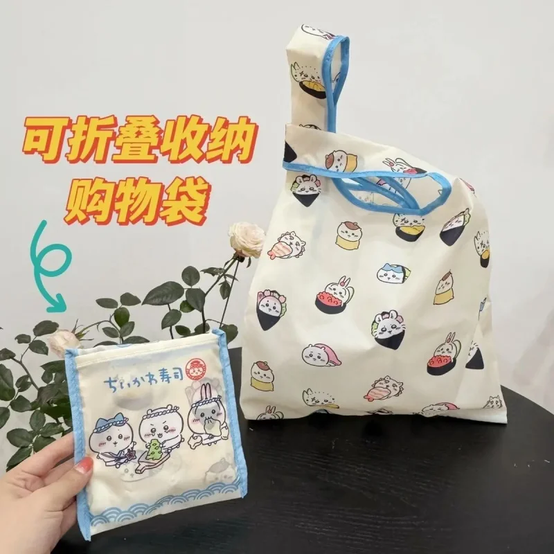 Фото Складная сумка для покупок Chiikawa Sushi Co-branded с милым аниме-персонажем, полностью расшитая принтом, из нейлона, многоразовая, портативная сумка-тоут для продуктов №1