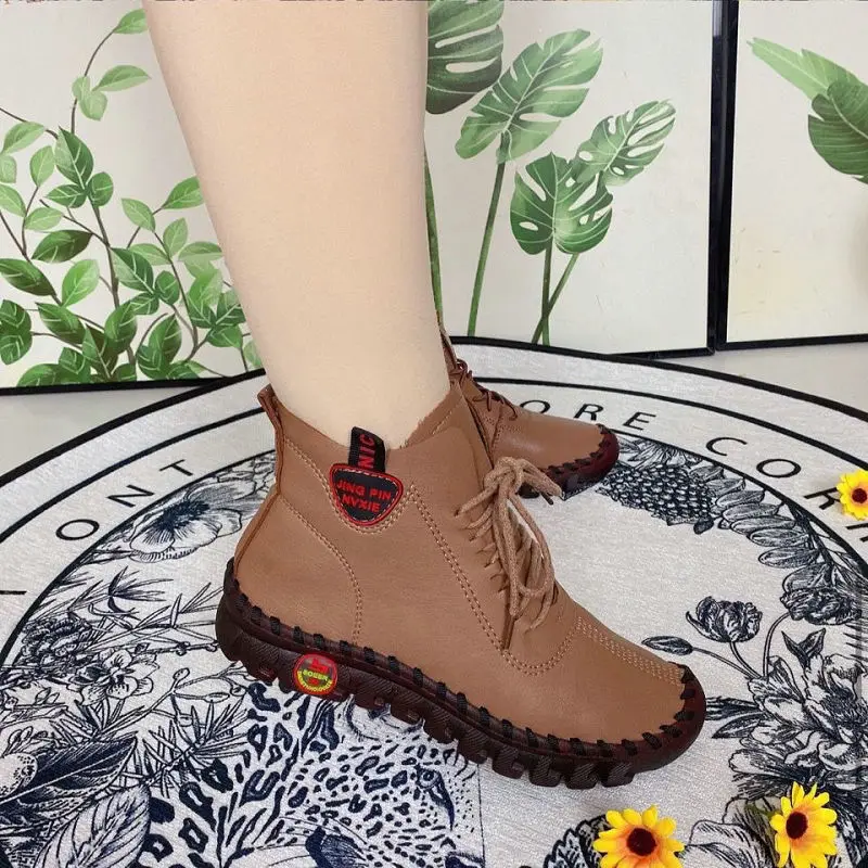 Casual women's shoes spring and autumn new flat-soled soft-soled mother shoes hand-sewn large size ankle boots work shoes