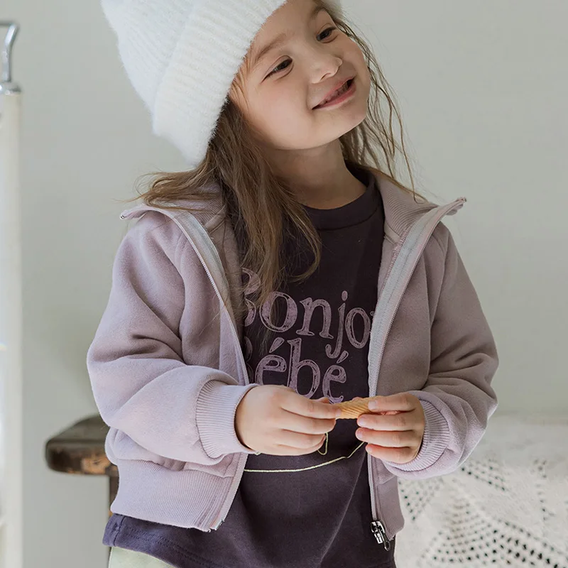 Пальто для девочек топ 2024 зимняя клубничная милая корейская хлопковая мягкая