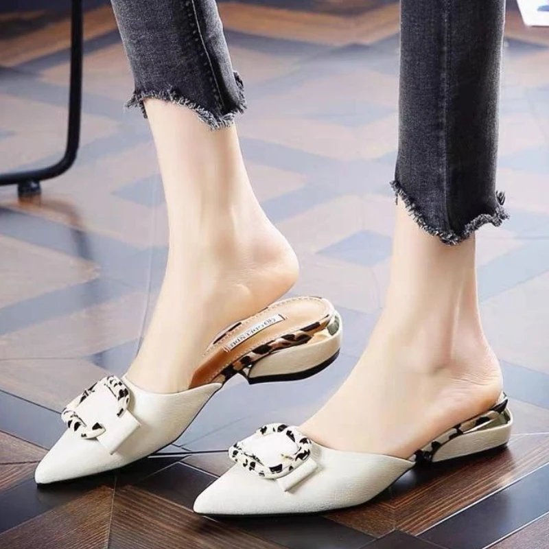 

Korean Style Pointed Women's Outdoor Slippers 2023 New Fashion Breathable Soft Sole Wear Resistance Summer Square Heel Shoes