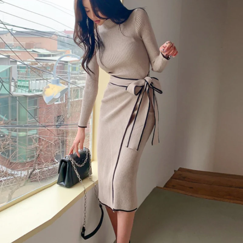 Рисунок 5 - Женское трикотажное платье-свитер средней длины