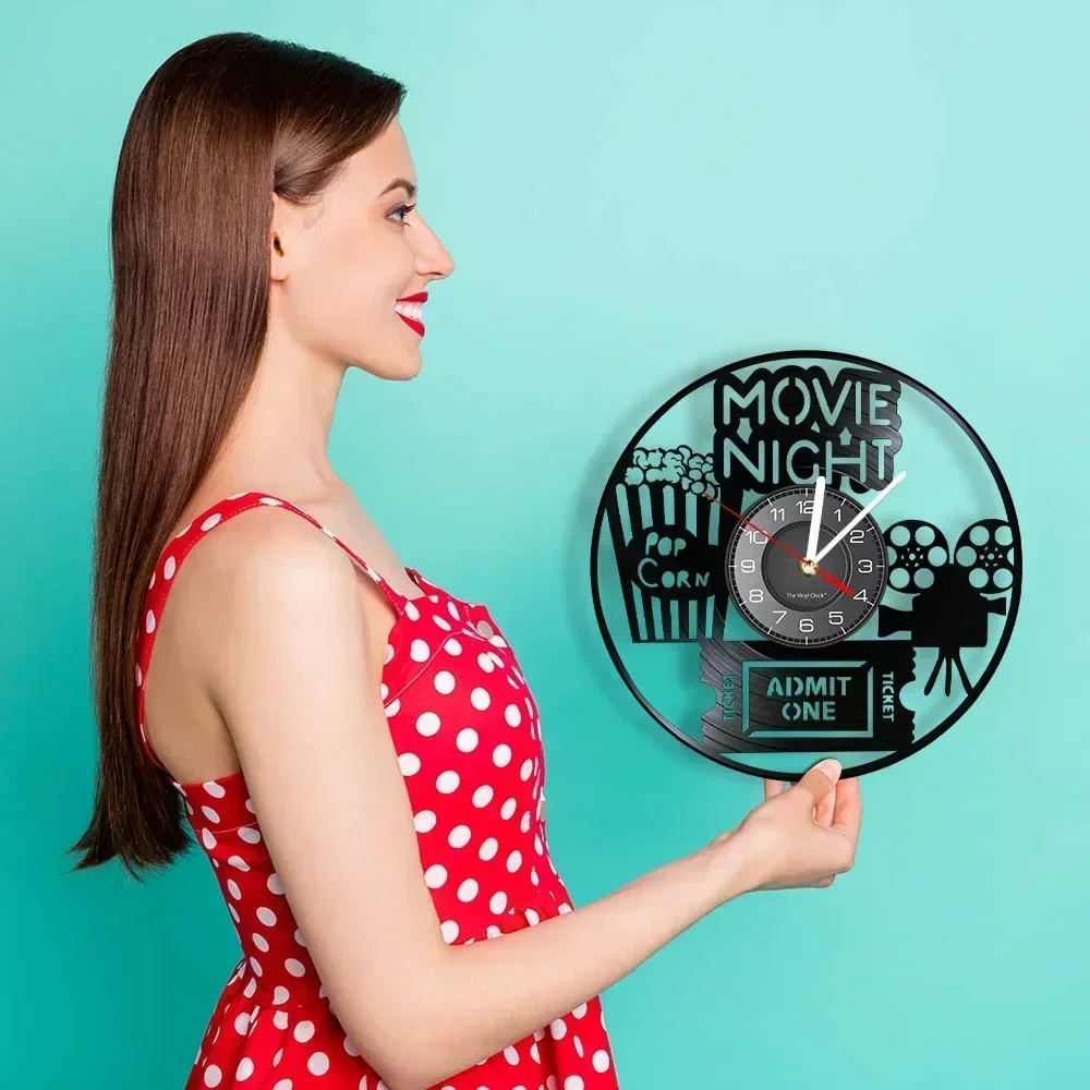 Настенные часы с виниловой пластиной в стиле ночного кинотеатра