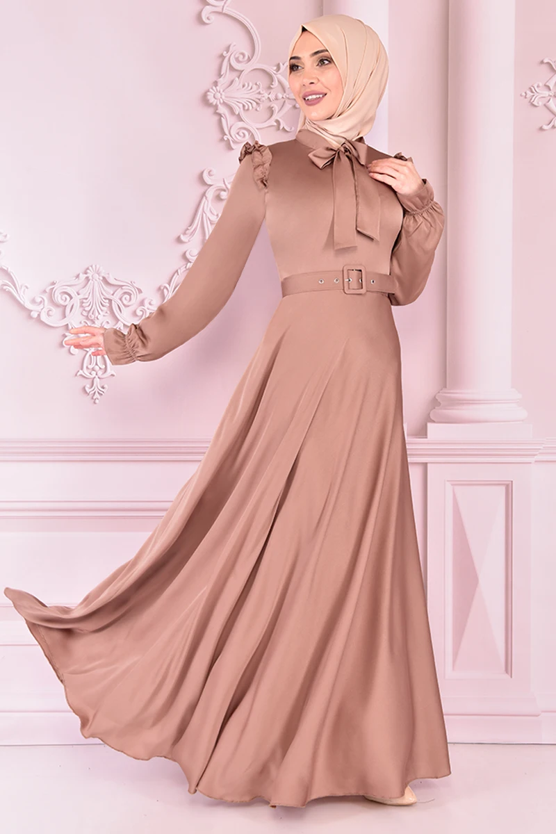 Атласное платье с поясом Taba ev14822