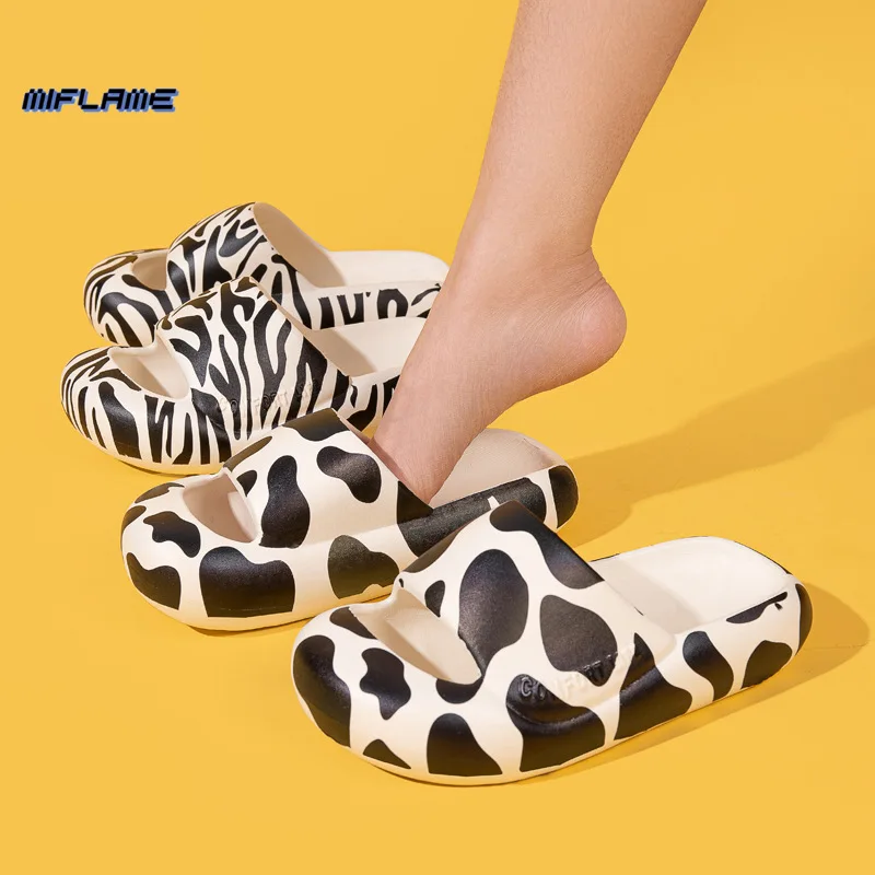 

Женские домашние тапочки Baotou, Нескользящие амортизирующие Шлепанцы из ЭВА на толстой подошве, с принтом зебры, коровы, 2022