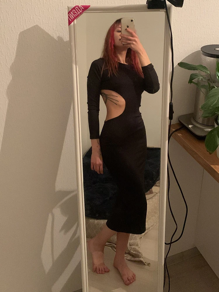 Женское длинное платье с вырезом и круглым