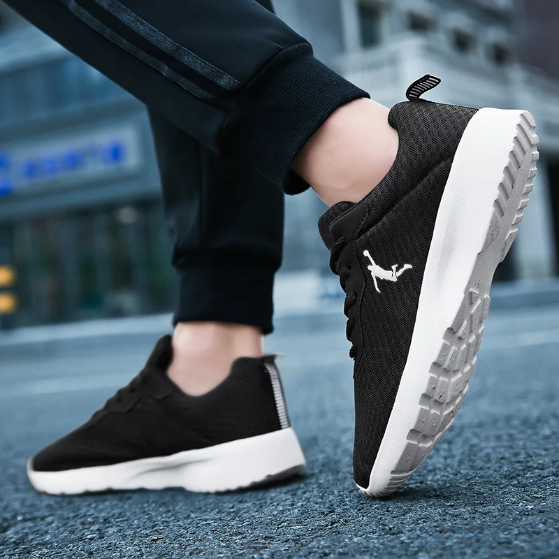 Summer Hot Sell Mesh Breathable Men's Running Shoes Comfortable Anti-slip Mens Sports Shoes Lace-up Low cut Men Casual Sneakers
