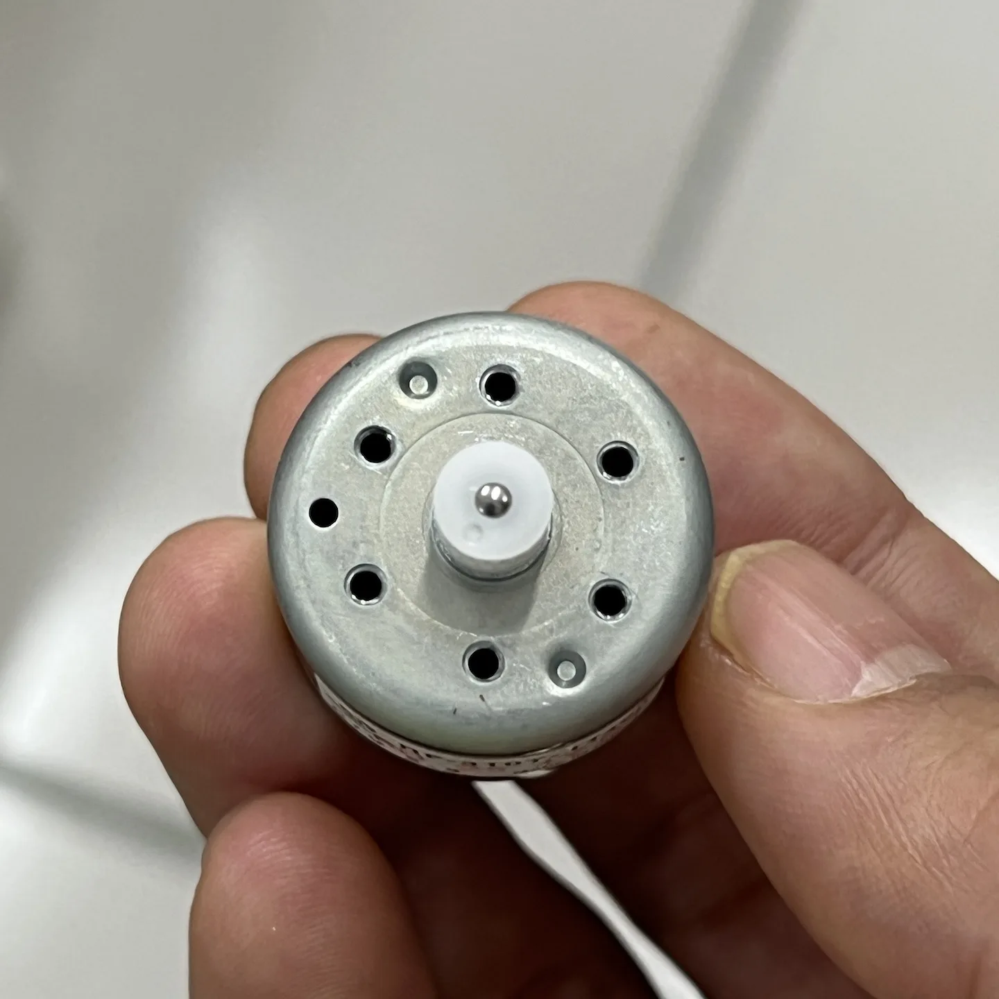 Фото Мотор MABUCHI RF-310T-11400 D/V5.9, DC 3V-6V, 5V, мини, 24 мм, круглый, 310, с шкивом и шестерней для шпинделя CD/DVD-плеера №2