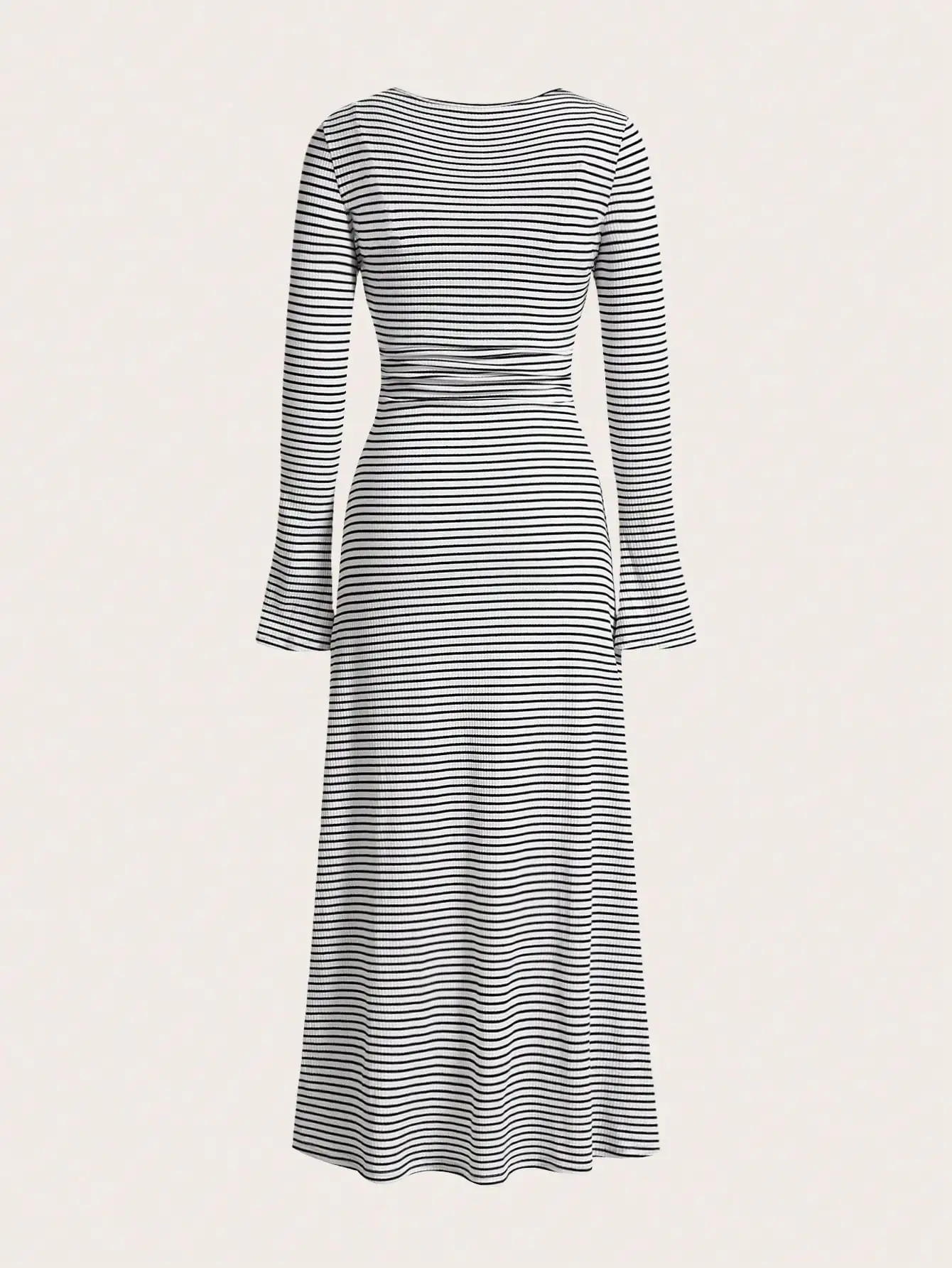 Повседневное облегающее женское платье-футляр в полоску с лямкой на шее и пальто