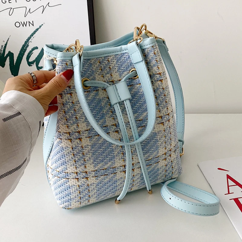 

Women Large Capacity Bucket Bags 2022 New Fashion Lattice Contrast Woolen Cloth Shoulder Messenger Bags All-match