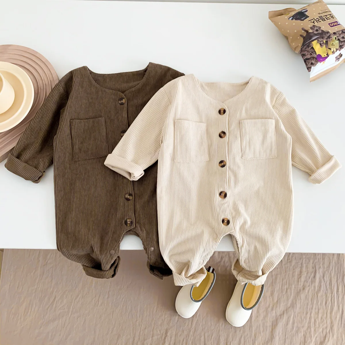 

2022 new baby rompers male and female baby corduroy open button casual long-sleeved jumpsuit