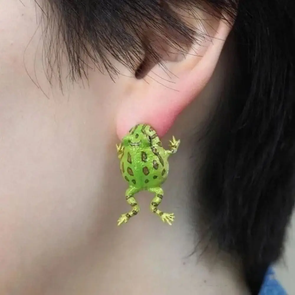 

Simulation Frog Earrings Women Stud Earrings Personality Animal Clip Earring Retro No Piercing Ear Jewelry Fashion Design