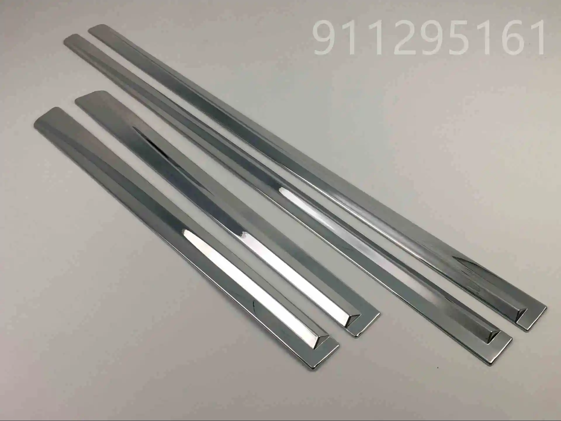 

Suitable for 2015-2017 Toyota Highlander Body Trim, Door Side Strip, Door Panel Trim, Anti-scratch Strip