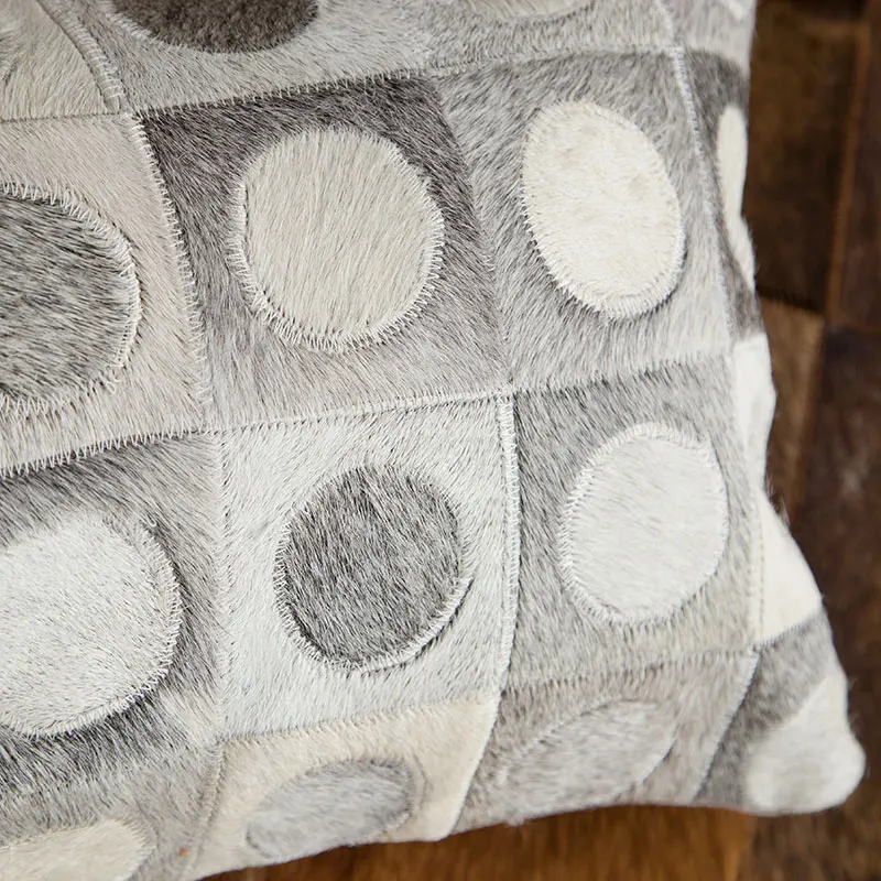 Меховая подушка Delavalle 50x50 см в стиле пэчворк коллекция диванных подушек кожаный