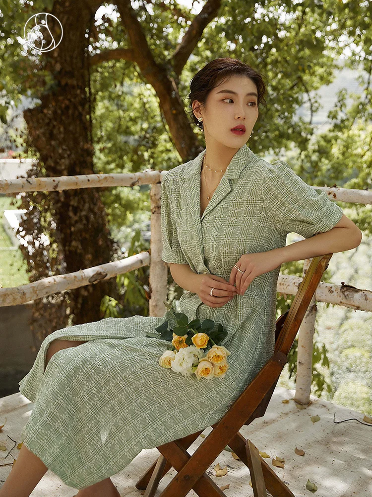 DUSHU Office Lady French Retro Green V-neck Dress Summer 2021 Women New Suit Collar Embroidered Plaid Dress