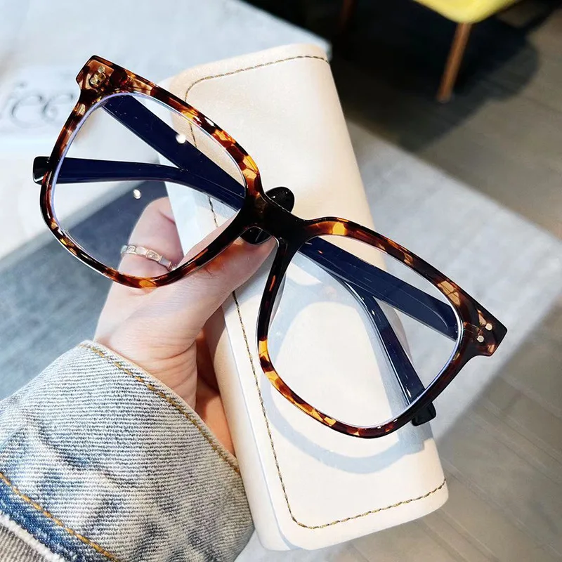 

Large Frame Anti-blue Light Glasses Frame Rivets Can Be Matched With Myopia Glasses Frame TR90 Computer Goggles