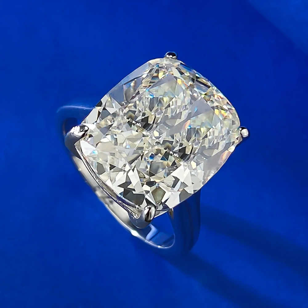 Женское кольцо из серебра 925 пробы с бриллиантами 6 карат 12 х14 мм