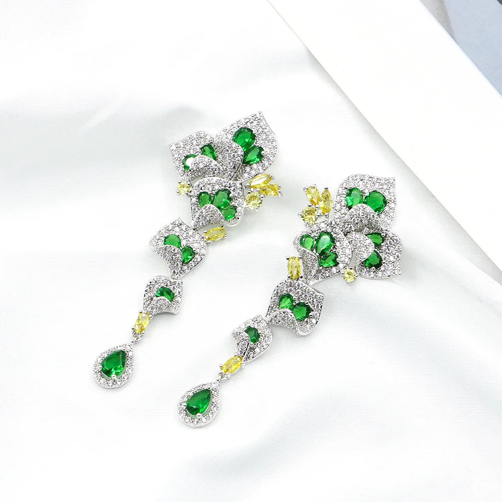 Модные темпераментные многоцветные серьги с лепестками в виде листьев — модные