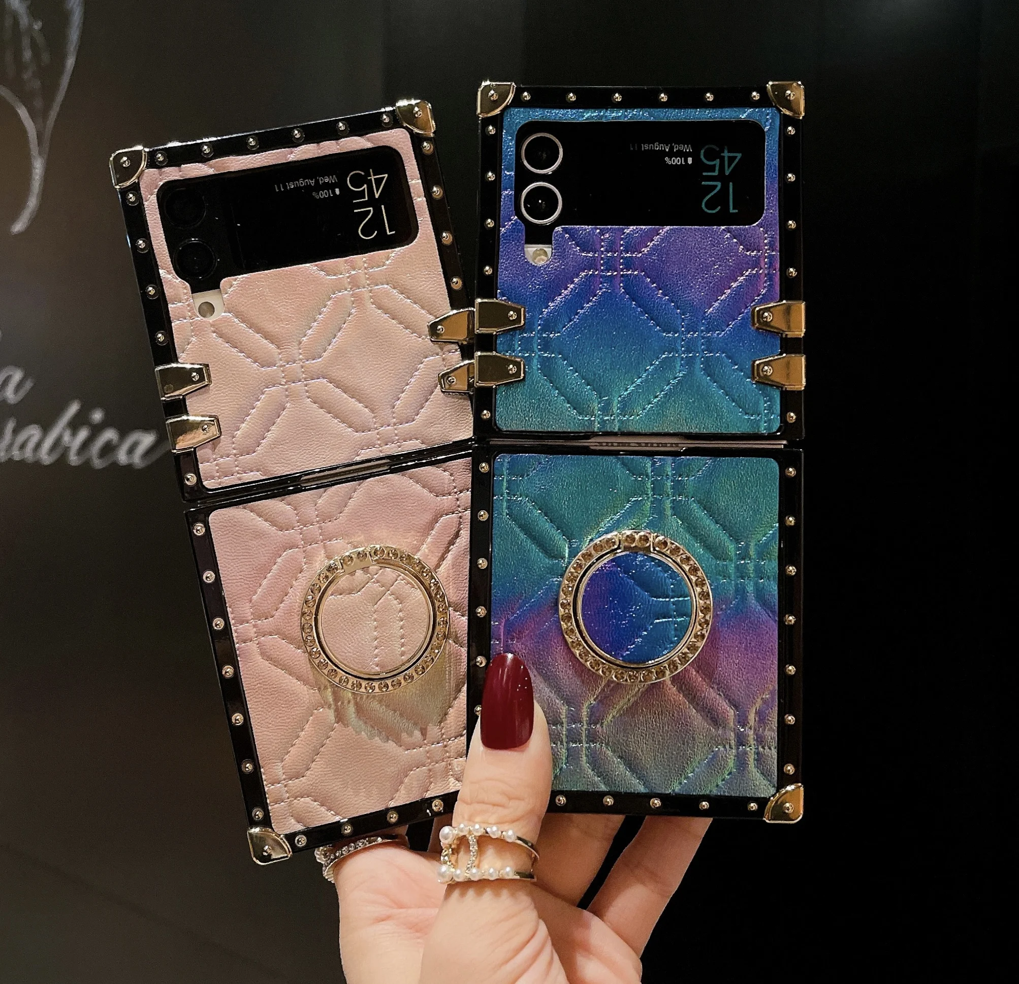 

Laser Rainbow Gradient Gird Pattern Leather Rivet Square Phone Case For Samsung Galaxy Z Flip 4 3 5G Rhinestone Ring Stand Cover
