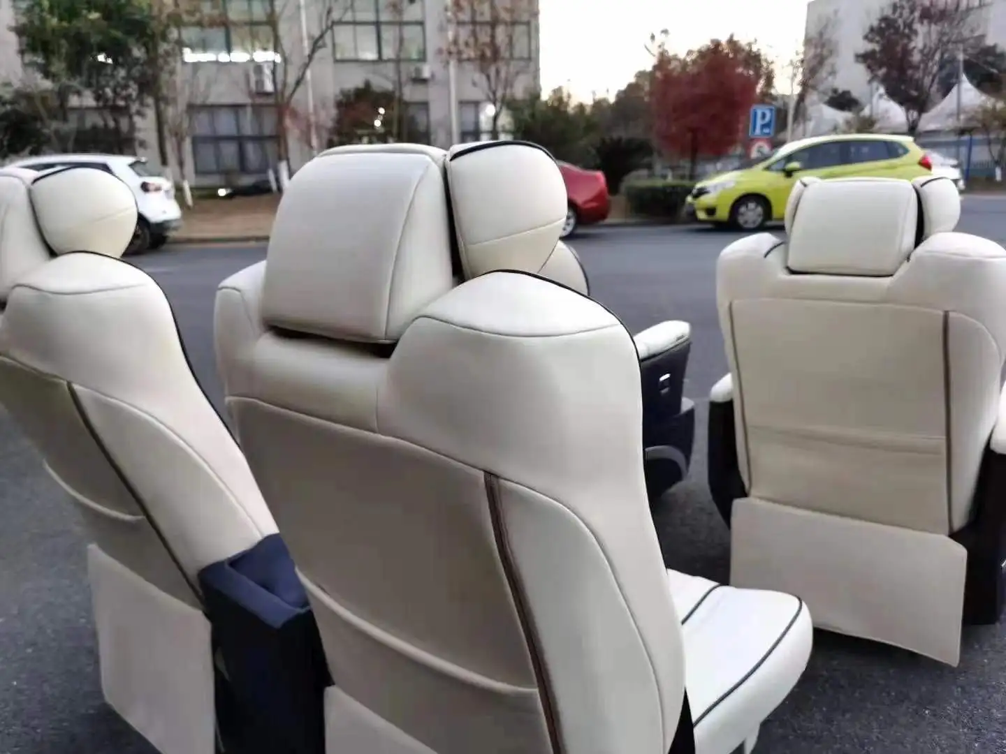 Индивидуальное заводское кресло для руководителя сидения фургона заднего вида
