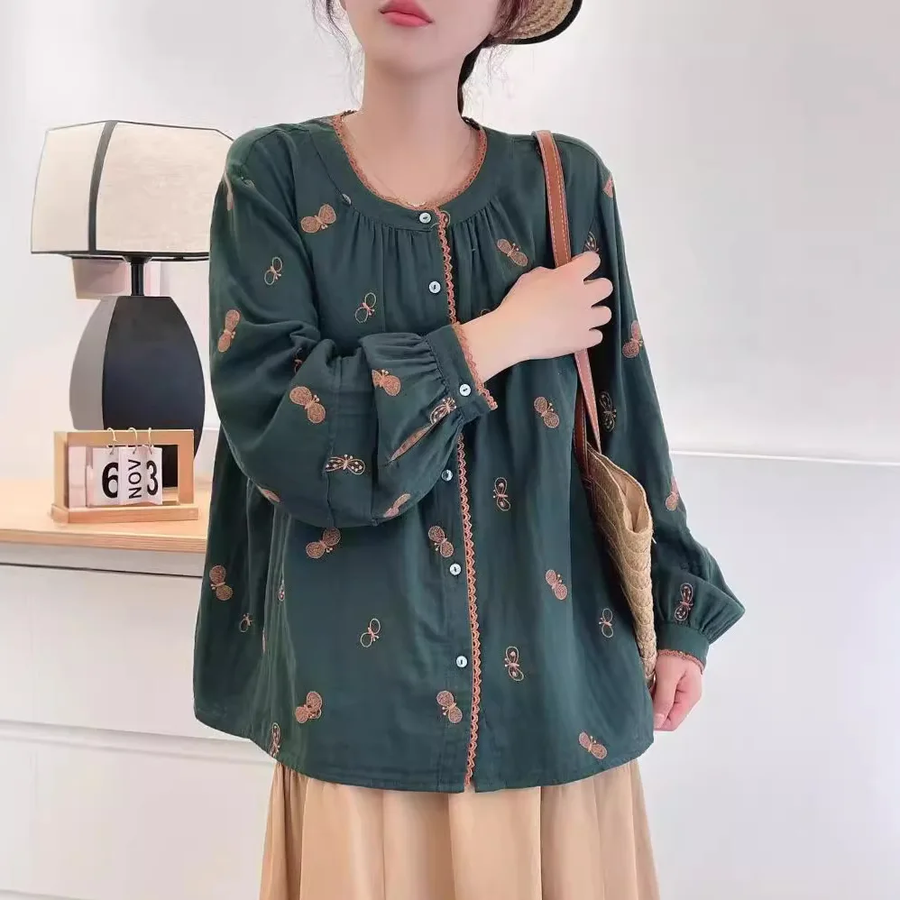 Женская хлопковая рубашка с вышивкой в виде бабочек круглым вырезом и длинным