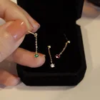 Женские серьги-гвоздики с кристаллами циркона зеленого и красного цвета