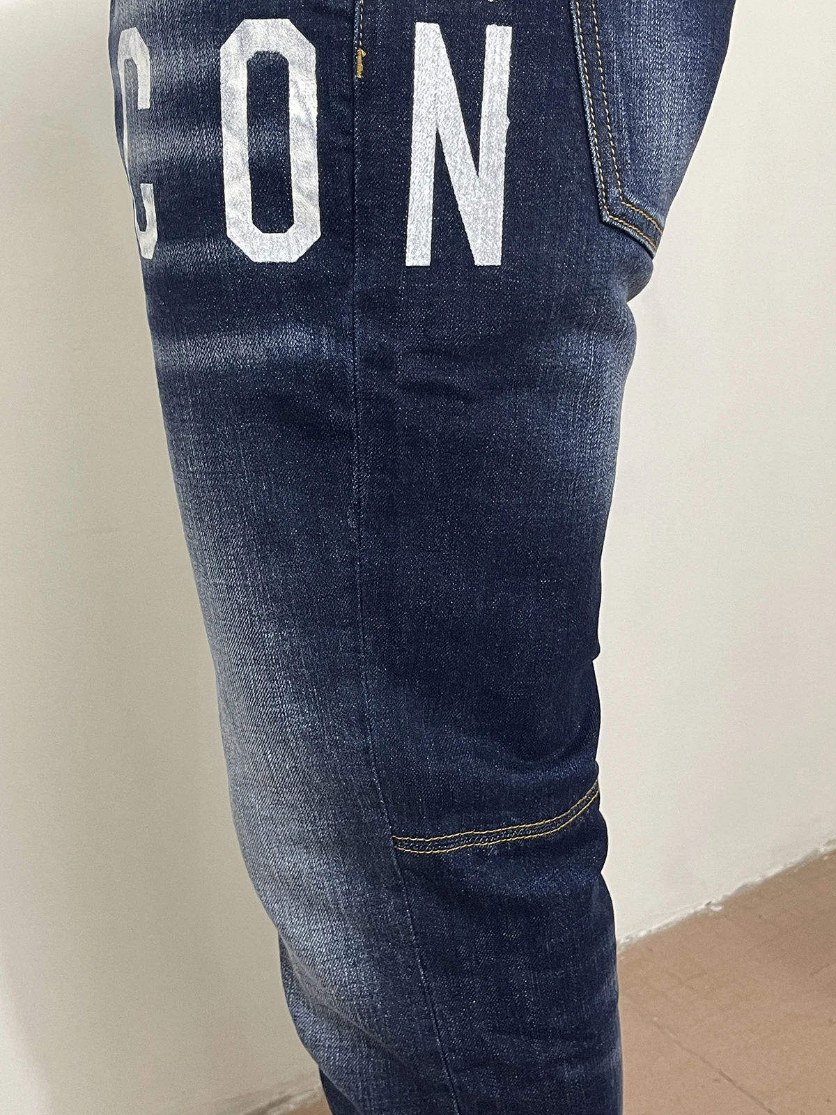 Spring/Summer 2023 new D2 fashion men wash and grind holes printing loose three-dimensional cut straight barrel blue jeans man