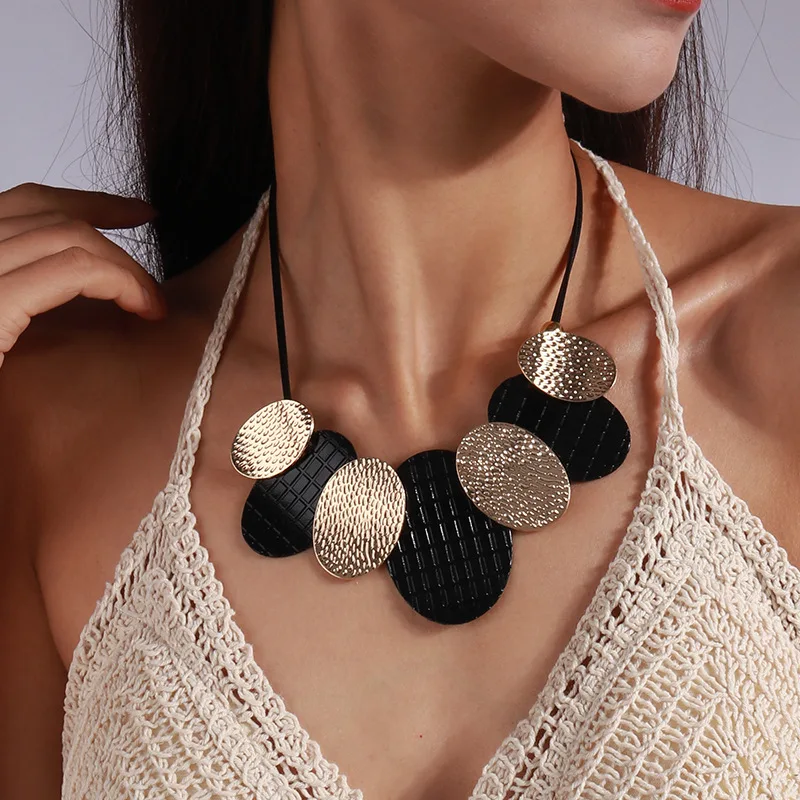 

Wholesale Choker Necklace With Oval Metal Sheets Pendant Collier Femme Bijoux Women Statement Leather Necklaces & Pendants