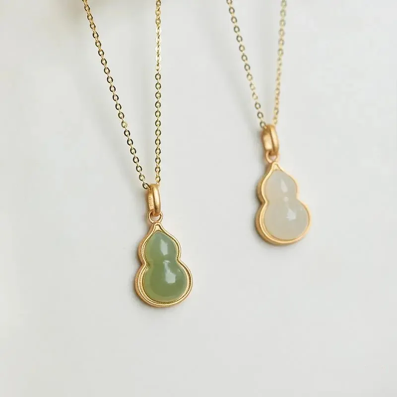 

Natural Hetian jade gourd necklace retro gold-plated female pendant personality simple small clavicle chain pendant