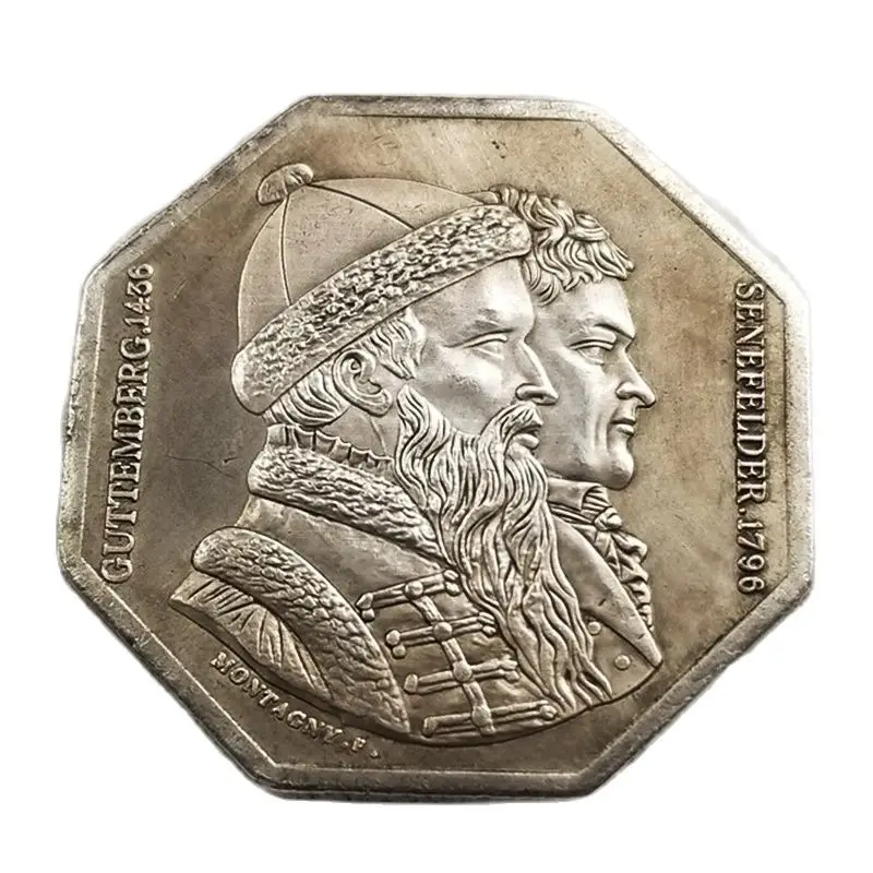 

Серебряные восьмиугольные монеты