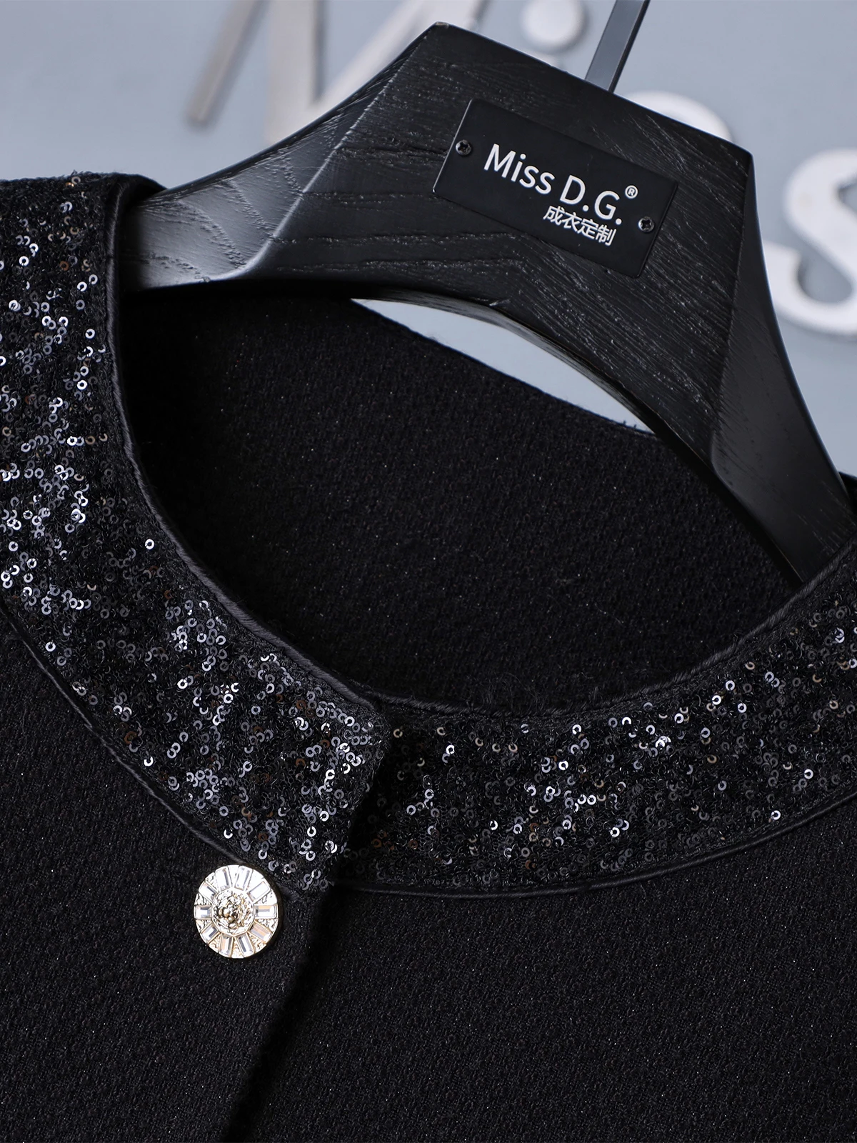 Элегантный пригородный костюм во французском светском стиле однобортный топ с