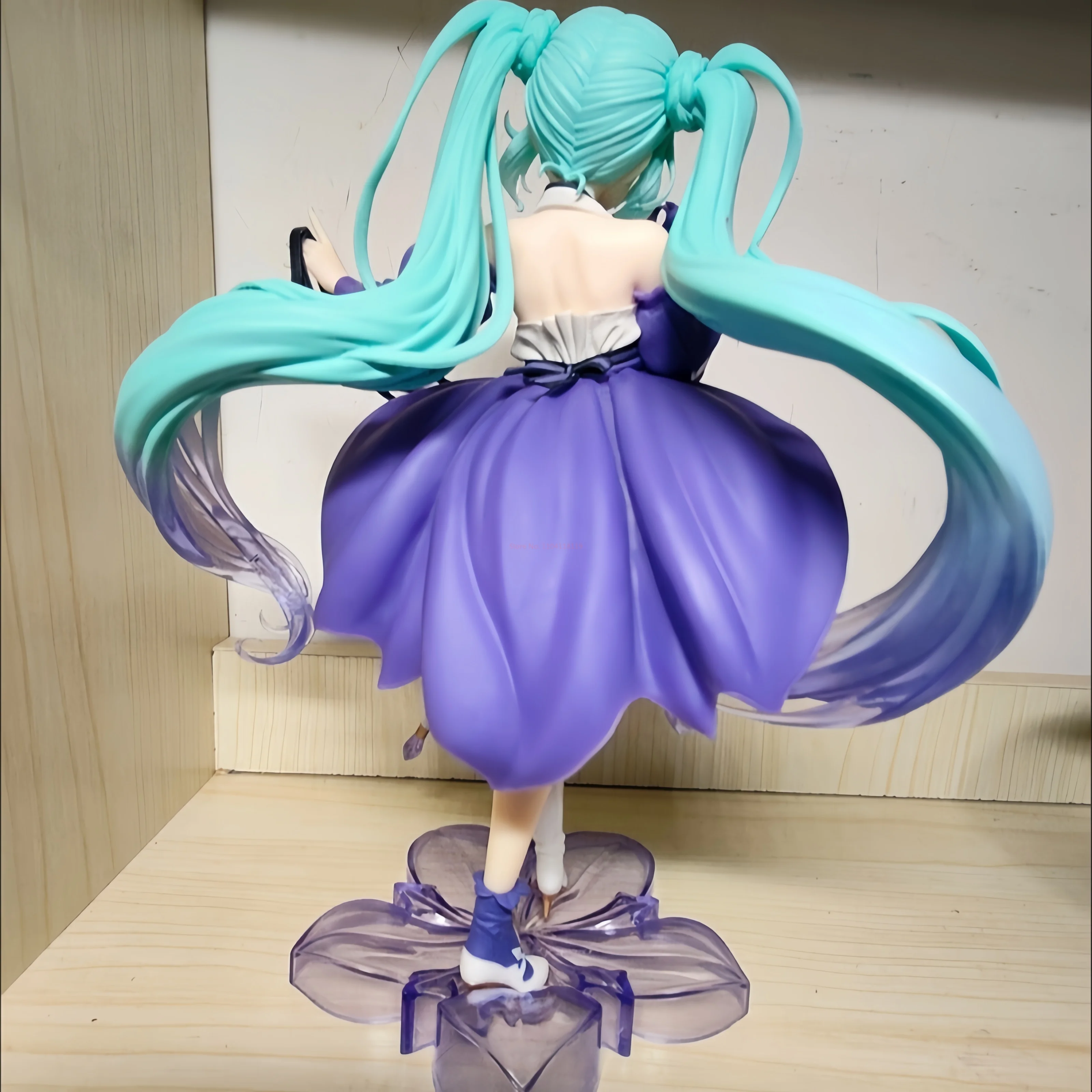Коллекционная фигурка MINISO Hatsune Miku 21 см