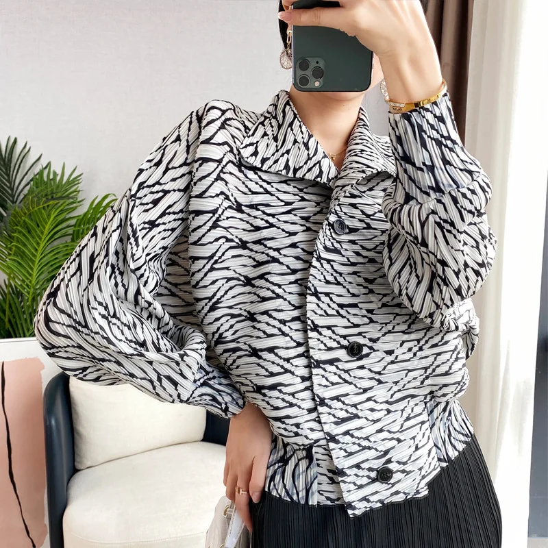 Changpleat 2022 new spring women's v-neck thin tops Miyak folds Fashionable plus size design niche leopard print short coat