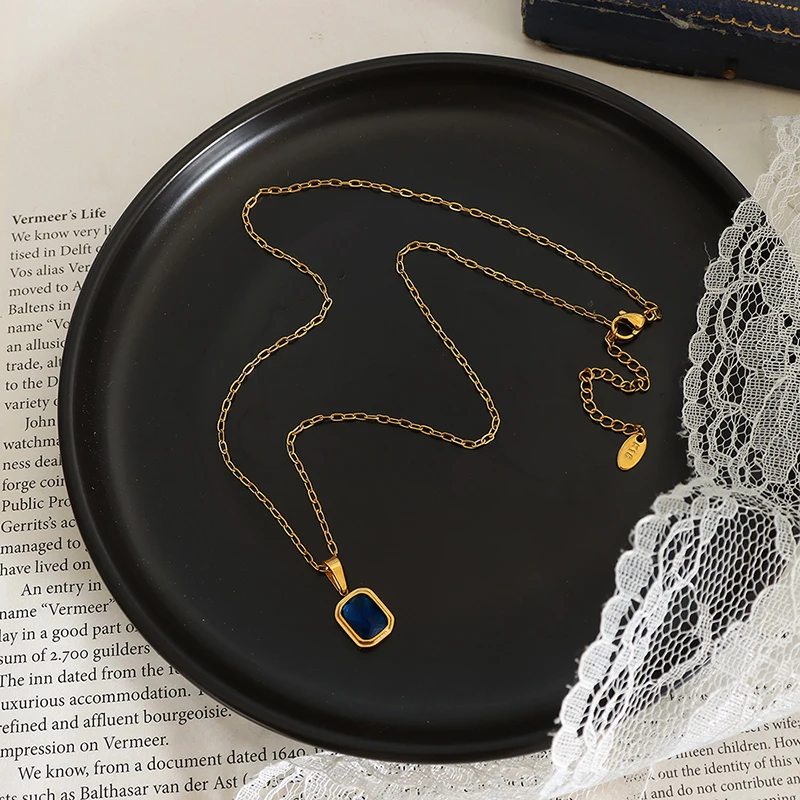 

Luxury Clavicle Chain Blue Crystal Pendant Necklace Ladies Vintage Stainless Steel Necklace Clavicle Chain Jewelry Gift