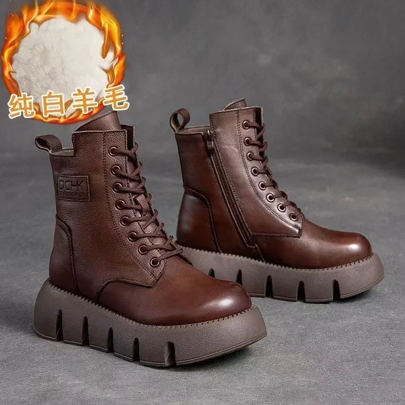 Женские плюшевые ботинки из натуральной кожи на толстой подошве цвета в