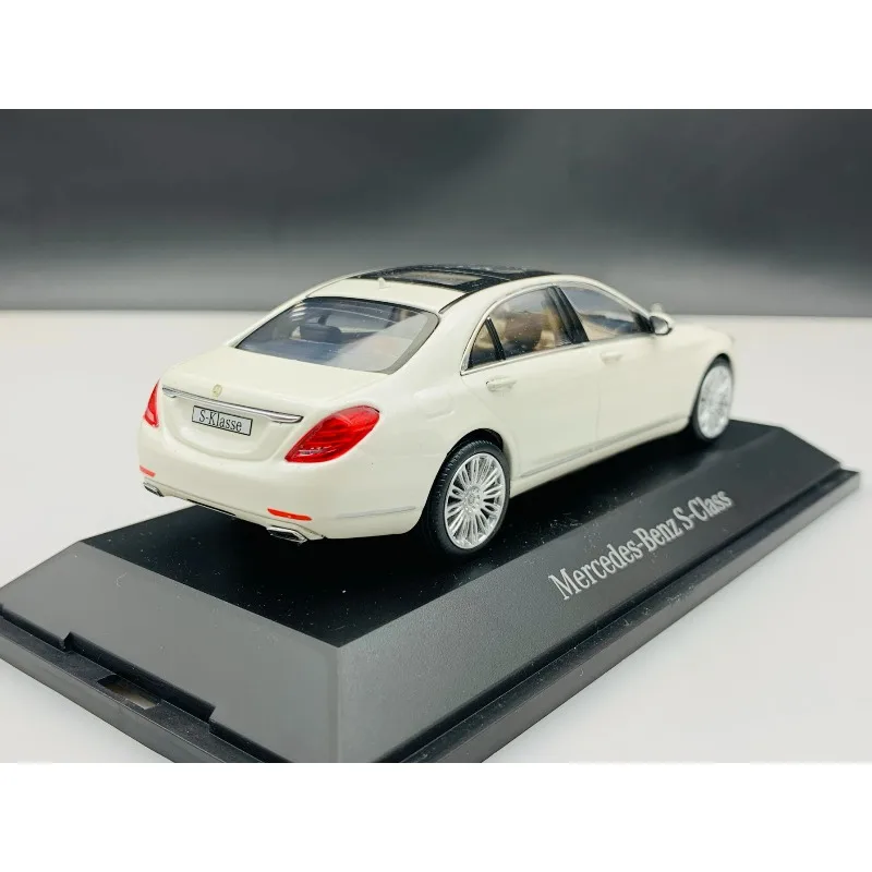 Фото Металлическая модель автомобиля SCHUCO 1:43 S600 W222 №5