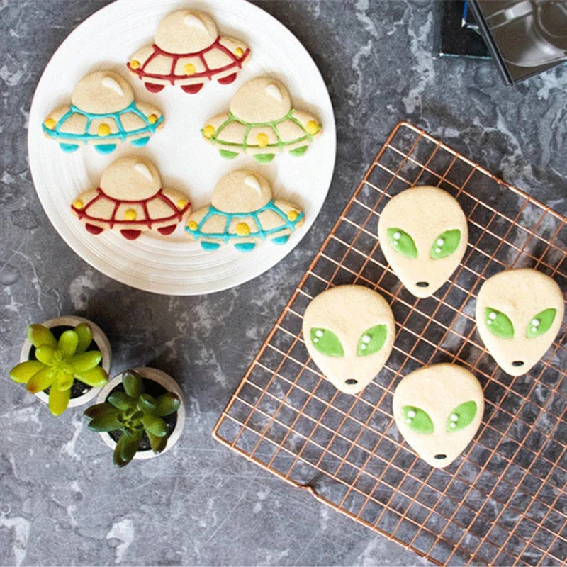 

Astronaut UFO Galaxy Earth Cookie Biscuit Mold Cartoon Pressable Frosting Cookies Cutter Fondant Cake Stamp Baking Accessory