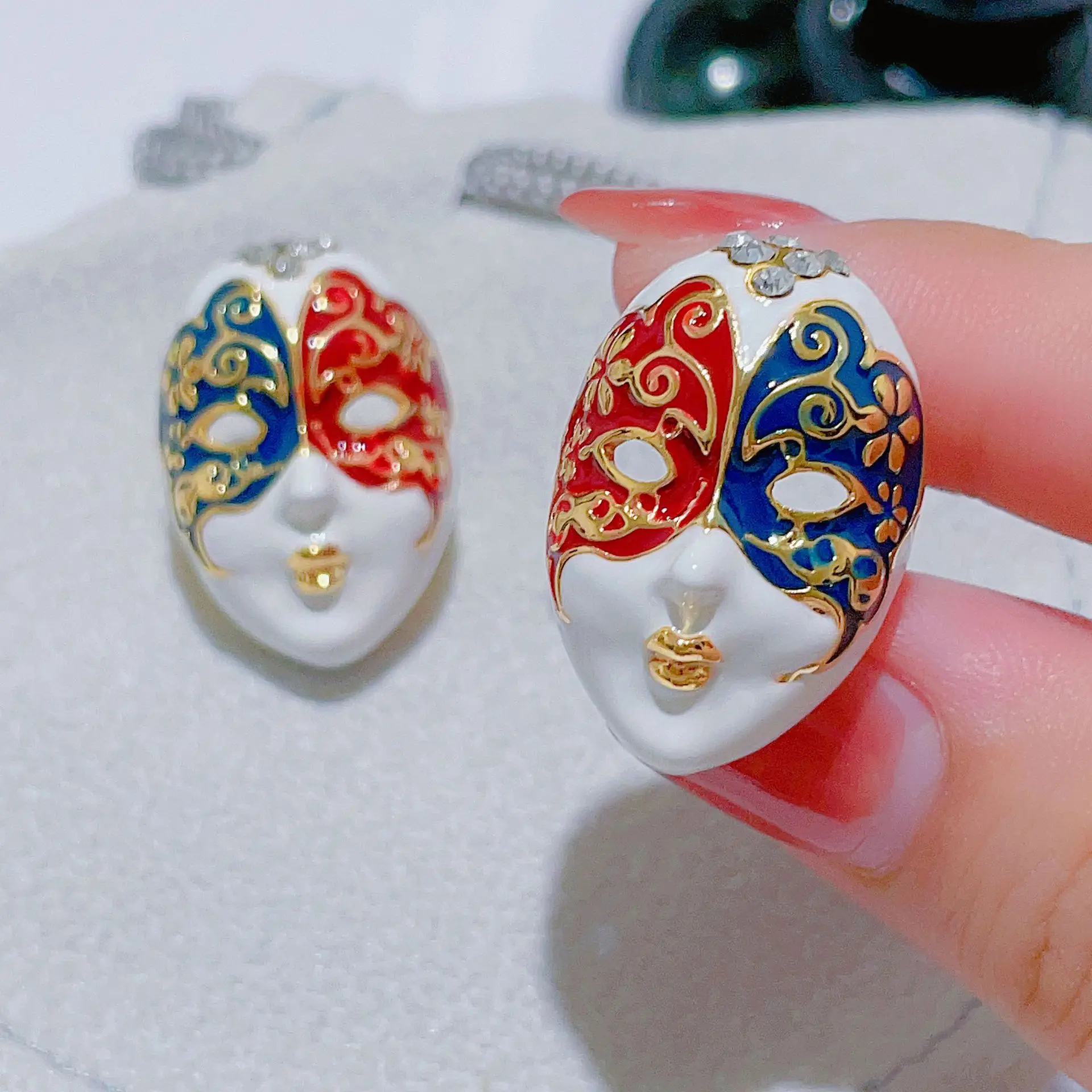 

Minority facial makeup senior ethnic style personality exaggerated fashion earrings girl