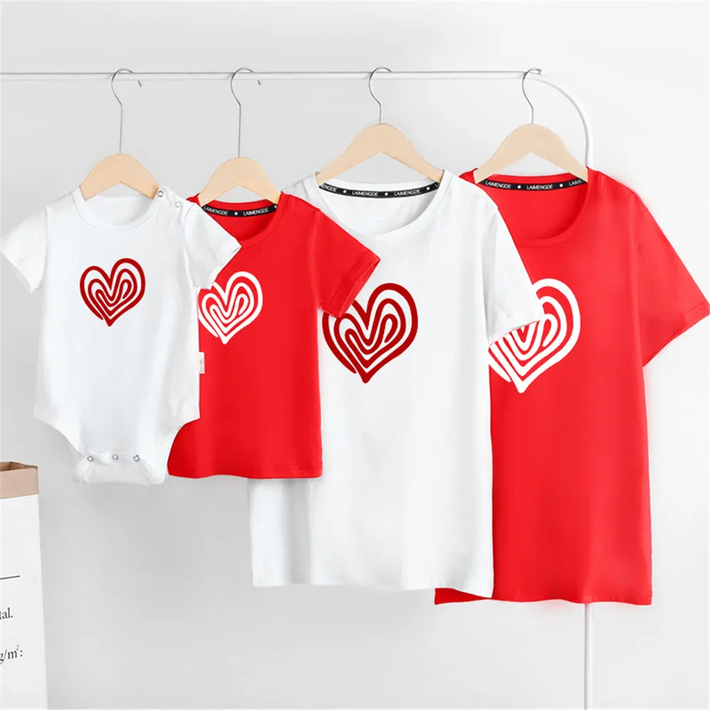 

Heart Shape Printed Couple T Shirts Family Matching Clothing Mother Dad Baby Romper Cotton Soft Short Sleeves Top Family Outfits