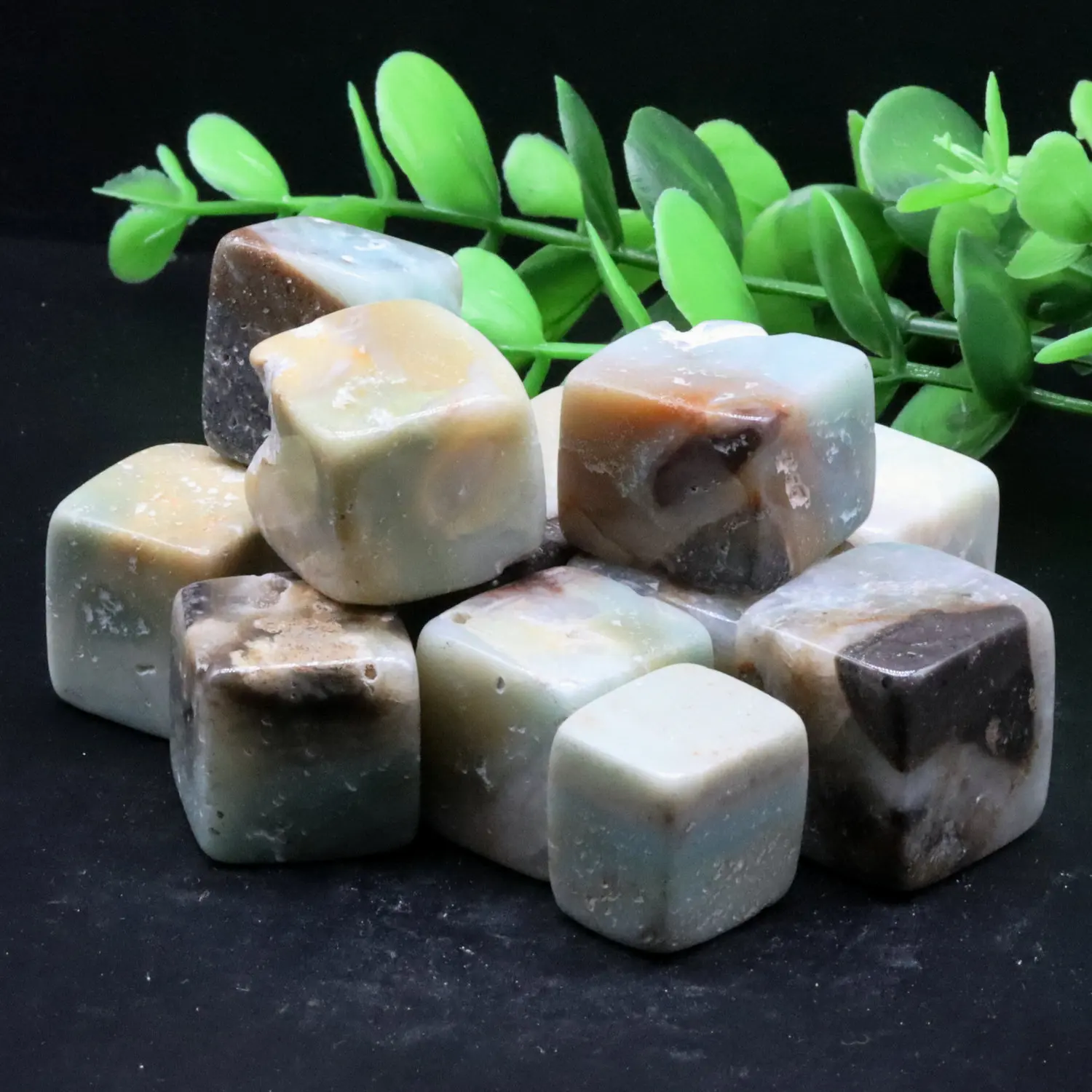 

20-30mm 100g Natural Caribbean Crystal Tumbled Stones Polished Rock Cube Quartz for Meditation Balance Reiki Energy Healing Gems