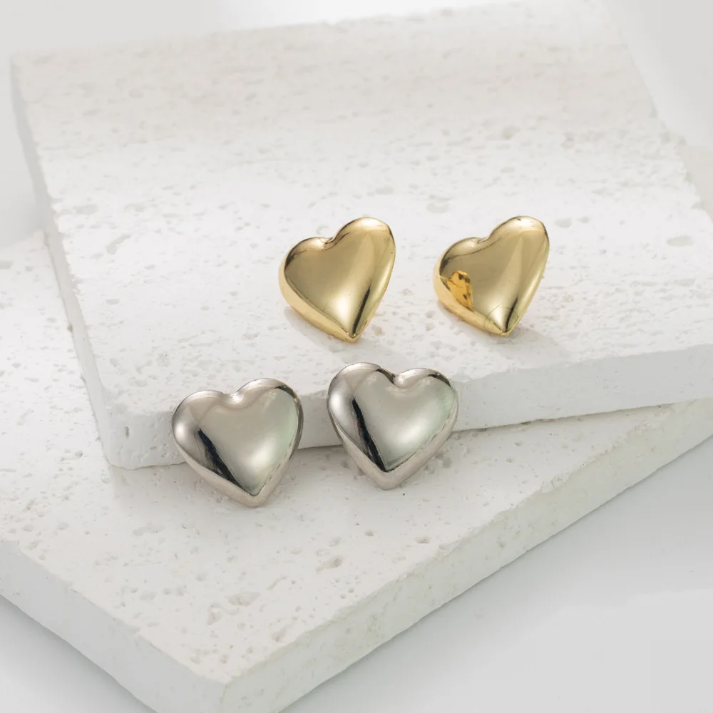 

Fashion Trend Heart Stud Earrings For Women Niche Design Versatile Ladies Earrings Jewelry Accessories Wholesale Direct Sales