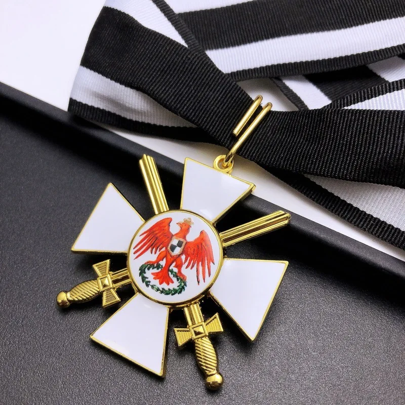 Сувенирный значок с орлом и крестом сувенирный путеводитель великий новгород