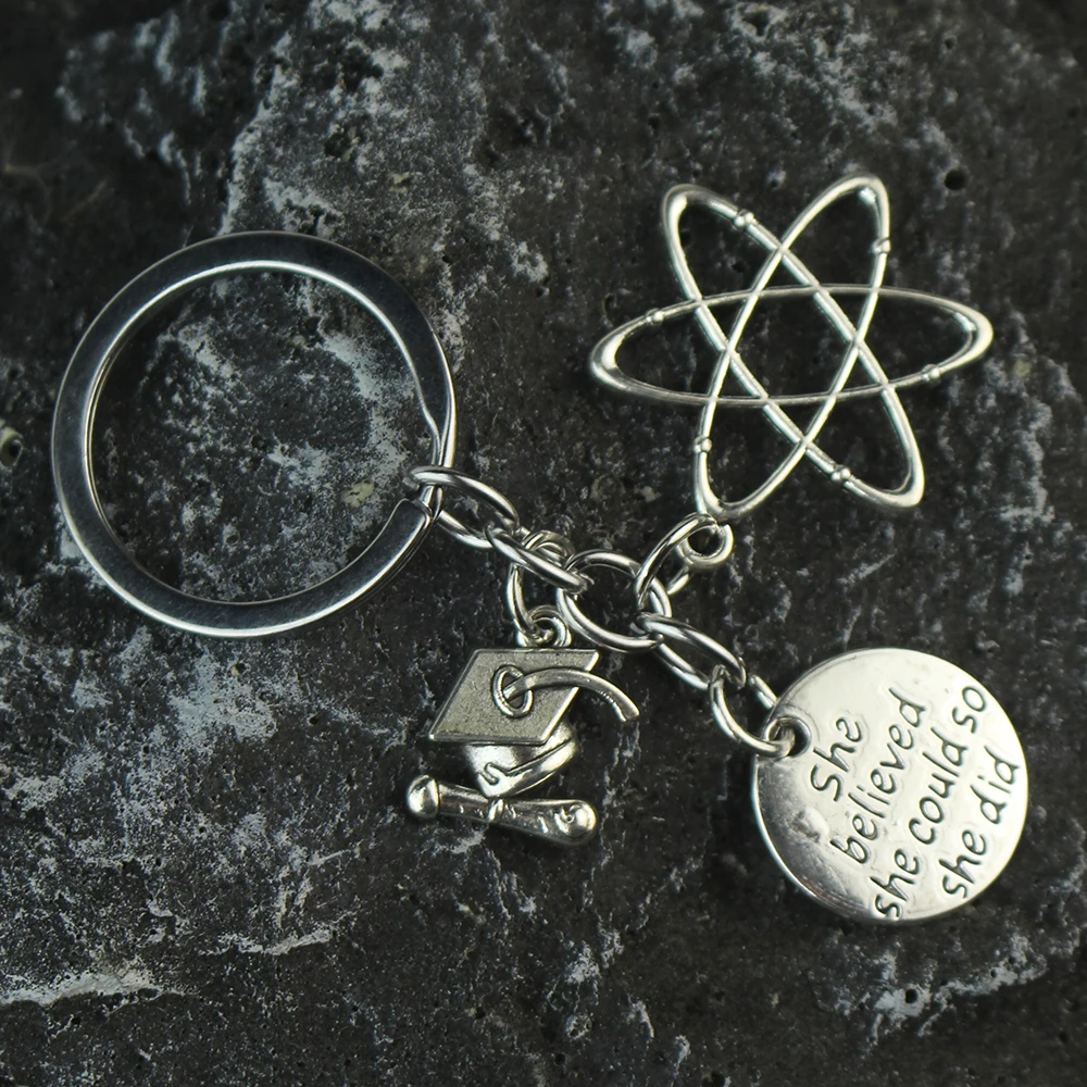 1 шт. брелок для ключей в виде кепки и молекулы химикатов