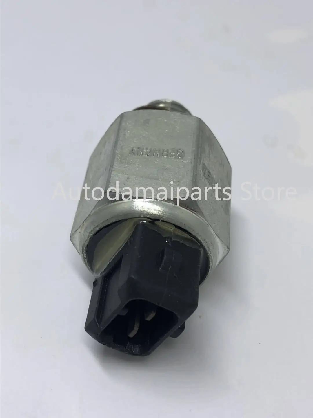 

Подходит для BMW e31e32e38e39 переключатель давления масла 12611715504