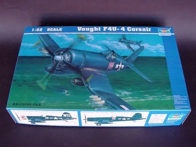 Trumpeter 1/32 02222 вертикально F4U-4 Corsair