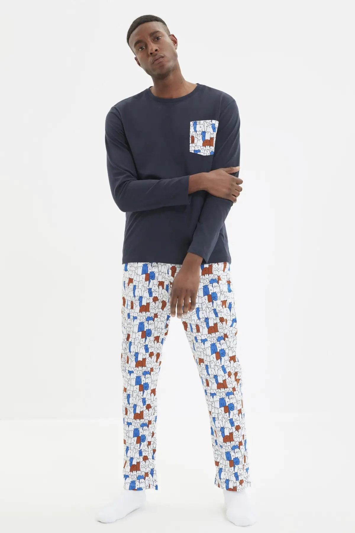 

Trendyol Men 'S Regular Fit Printed Pajamas set TMNAW22PT1072